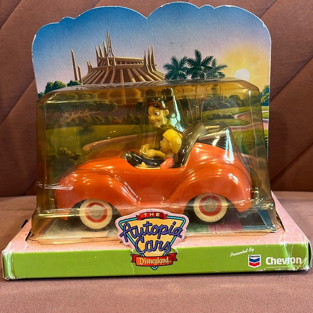 Disney Collectible The Autopia Cars 2000 Cevron toy